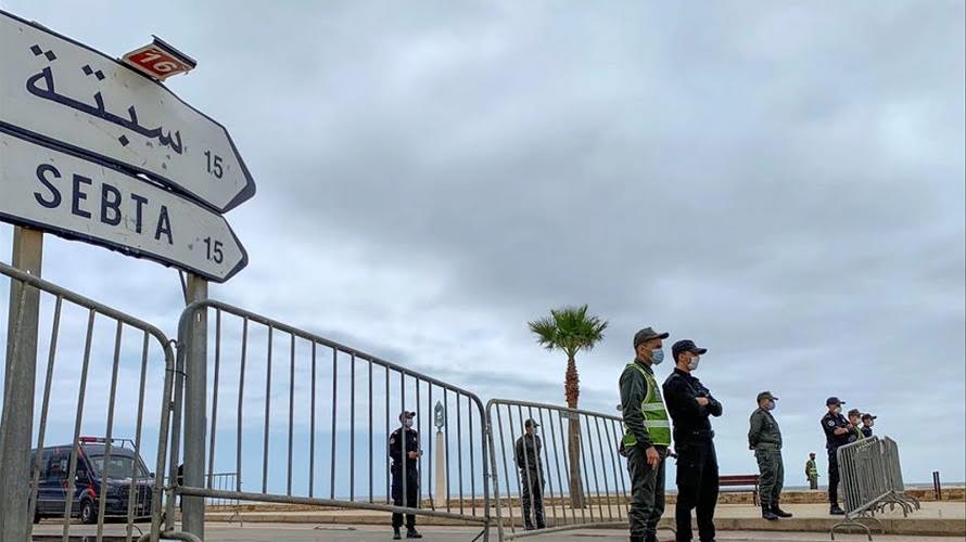 بسبب إشاعات تُشجع على الهجرة.. تعزيزات أمنية مشددة بمدخل الفنيدق لمنع توافد مئات المهاجرين