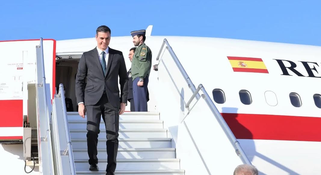  تزامنا مع استعدادات المغرب لإجراء مناورات عسكرية قبالة الصحراء.. بيدرو سانشيز يطير إلى جزر الكناري 