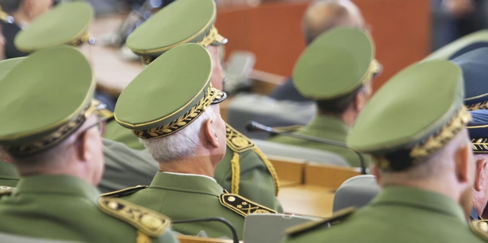 أعلنت عن حجز أسلحة وذخيرة.. الجزائر تتهم "استخبارات تابعة لبلد معاد" بمحاولة عرقلة سير الانتخابات في البلاد