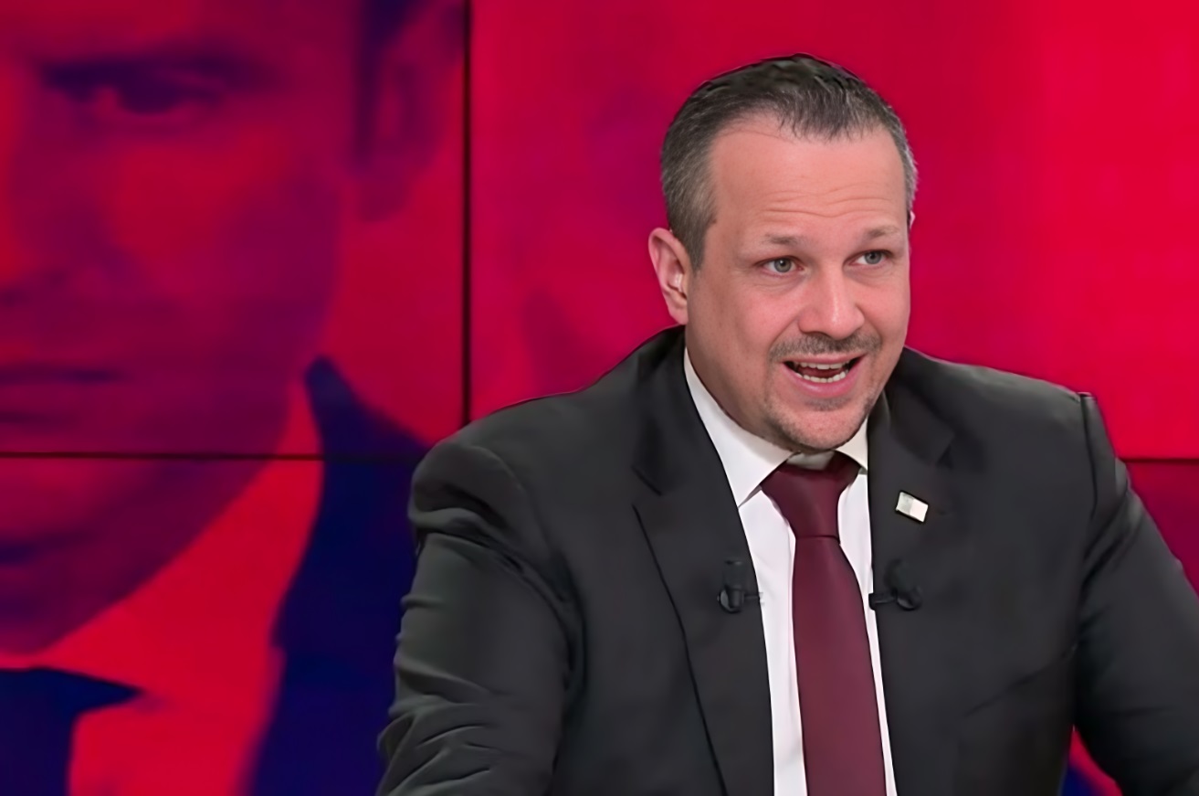 قضية مهدي غزار.. قناة RMC الفرنسية توقف المُحلل الجزائري وتتبرأ من تصريحاته اتجاه المغرب