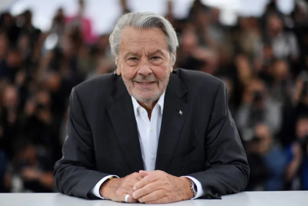  وفاة آلان ديلون.. آخر عمالقة السينما الفرنسية 