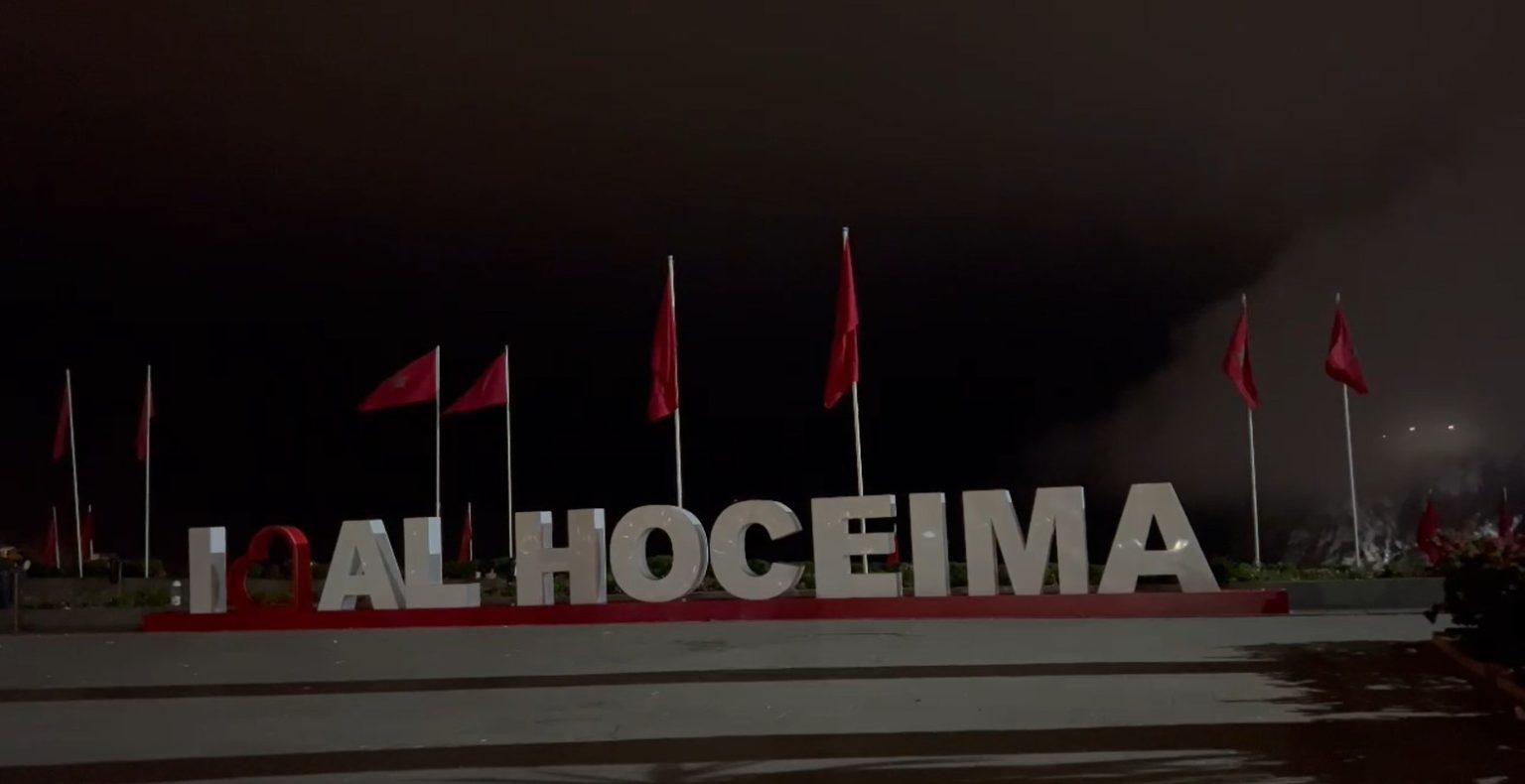 "أحب الحسيمة".. مجسم فني يزين خليج "جوهرة المتوسط" ويعزز هويتها البصرية