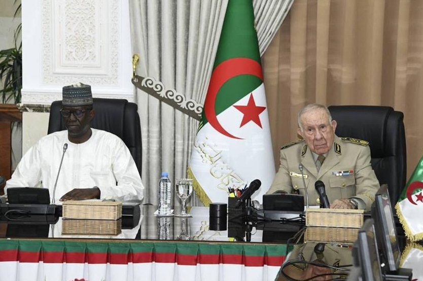 اضطرابات منطقة الساحل والمنافسة المغربية تدفعان الجزائر إلى تسريع وتيرة إعادة التقارب مع دولة النيجر