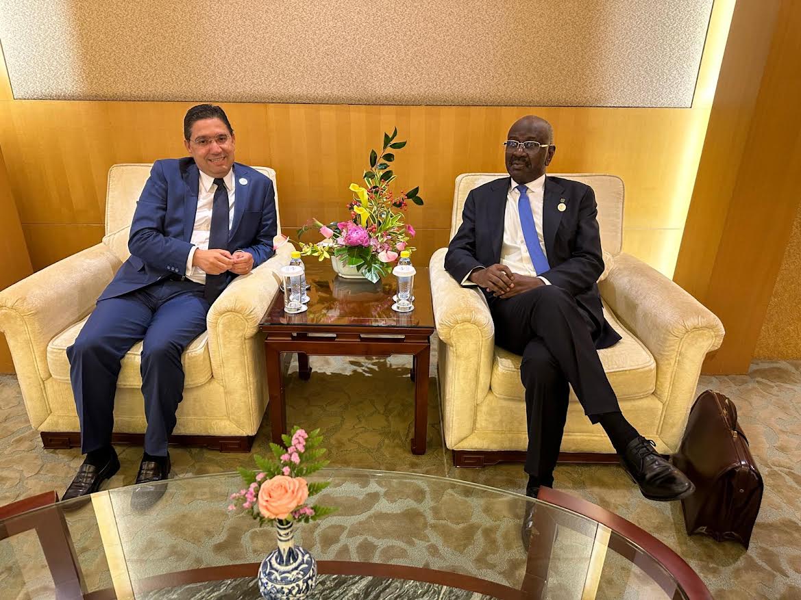 وزير الخارجية الموريتاني يجتمع بنظيريه المغربي والجزائري بشكل منفصل في الصين.. هل تستعد نواكشوط للعب دور الوساطة؟