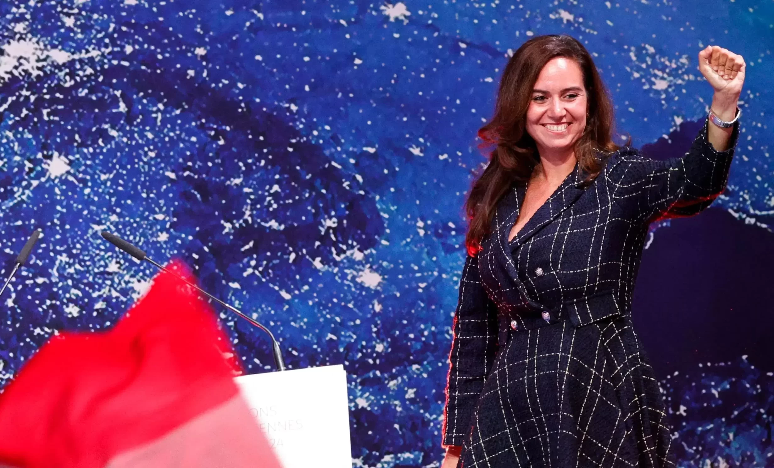  الجزائر تقاضي نائبة أوروبية فرنسية بعد كشفها عن منحة مساعدات بقيمة 800 مليون أورو منحتها باريس للجزائر 