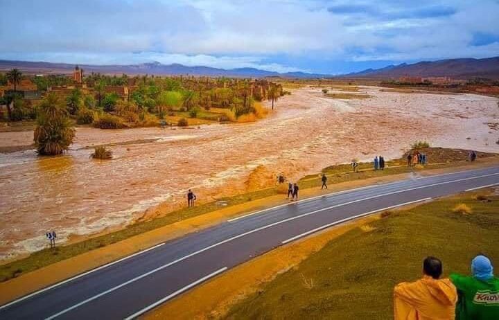  وزارة التجهيز والماء تعلن عن فتح مقاطع طرق ومسالك بعد انقطاعات جراء العواصف الرعدية في بعض مناطق المغرب 