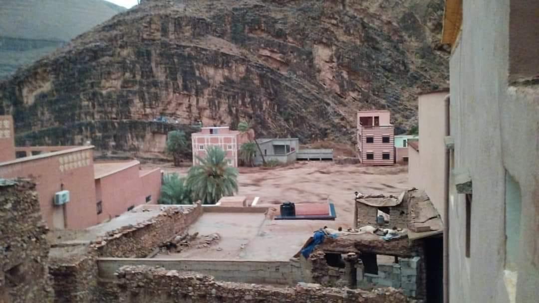 نشرة إنذارية.. زخات رعدية قوية بعدد من مناطق المملكة