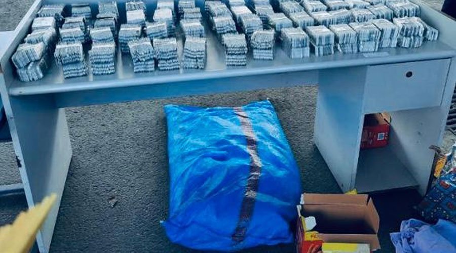  الشرطة تحبط عملية تهريب مخدرات في القصر الكبير وتضبط سيدتين ضمن شبكة إجرامية 