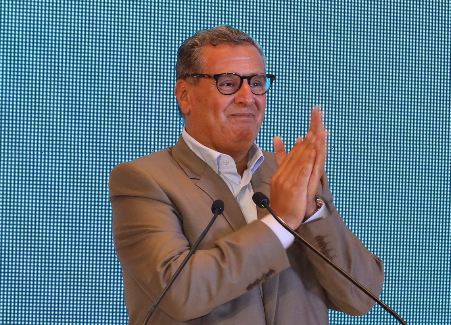 استطلاع: 75% من المشاركين يعتبرون أخنوش أسوأ رئيس حُكومة خلال رُبع قرن من حكم الملك محمد السادس