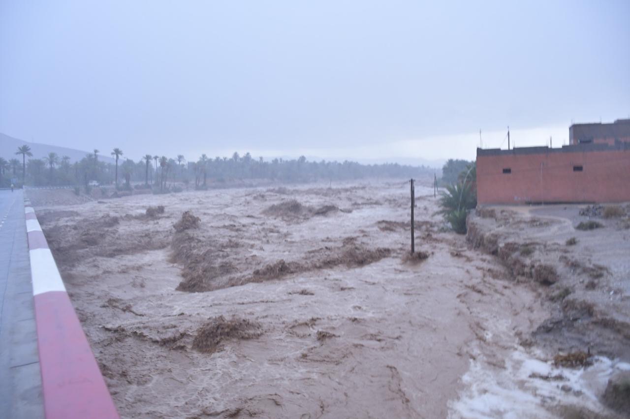 مديرية الأرصاد الجوية تطلق نشرة إنذارية برتقالية بسبب اضطرابات جوية في العديد من أقاليم المملكة