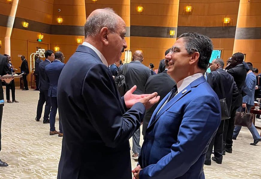 وزير الخارجية التونسي يلتقي نظيره المغربي بالصين في محاولة لإذابة جليد العلاقات المتراكم منذ سنتين