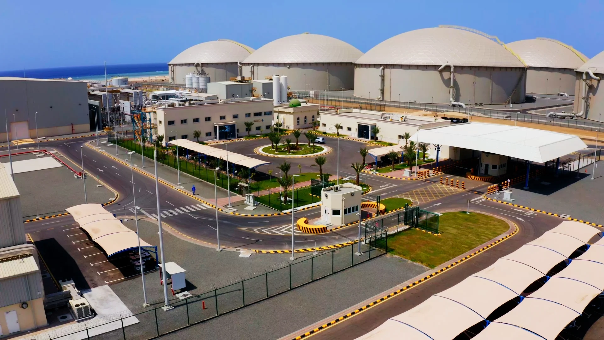  "أكوا باور" توقع اتفاقيات لتمويل 3 مشاريع طاقة شمسية بقيمة 2.6 مليار دولار 