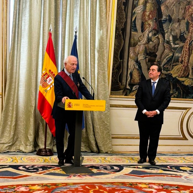  إسبانيا تكرم أزولاي لمساهماته في تعزيز العلاقات بين الرباط ومدريد 