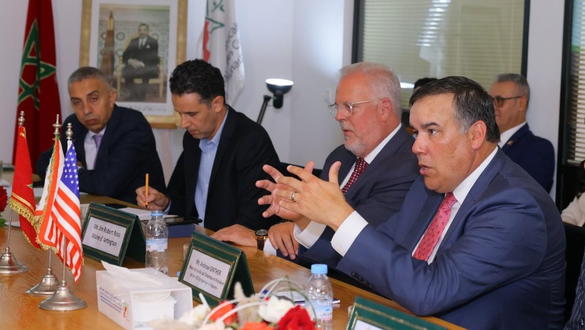 تماشيا مع موقف واشنطن المعترف بسيادة المغرب على الصحراء.. مدينتان أمريكيتان توقعان اتفاقيتي توأمة مع العيون والداخلة