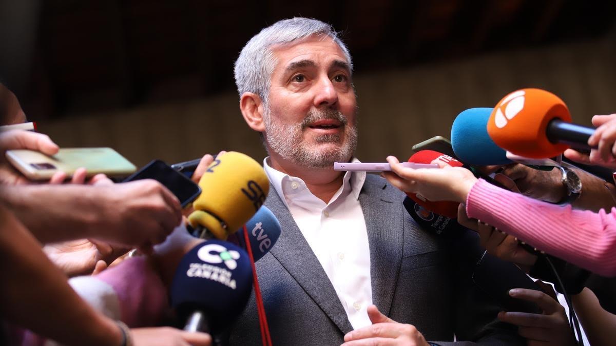 إعادة القاصرين المغاربة من إسبانيا تخلق جدلا سياسيا بين حكومة جزر الكناري وأحزاب سياسية