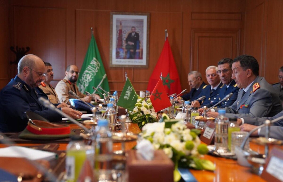 المفتش العام للقوات المسلحة الملكية يستقبل رئيس هيئة الأركان العامة للقوات المسلحة السعودية