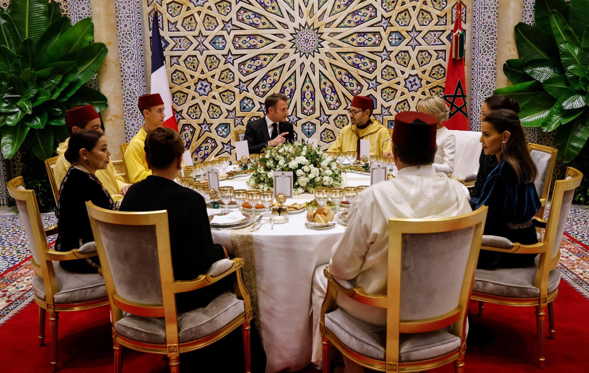  الملك محمد السادس يقيم مأدبة عشاء رسمية على شرف الرئيس الفرنسي وحرمه بريجيت ماكرون 