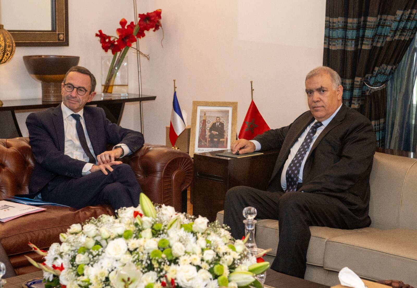 وزير الداخلية المغربي ونظيره الفرنسي يحددان "خارطة طريق" للتعاون في مجالات الأمن والهجرة بين باريس والرباط