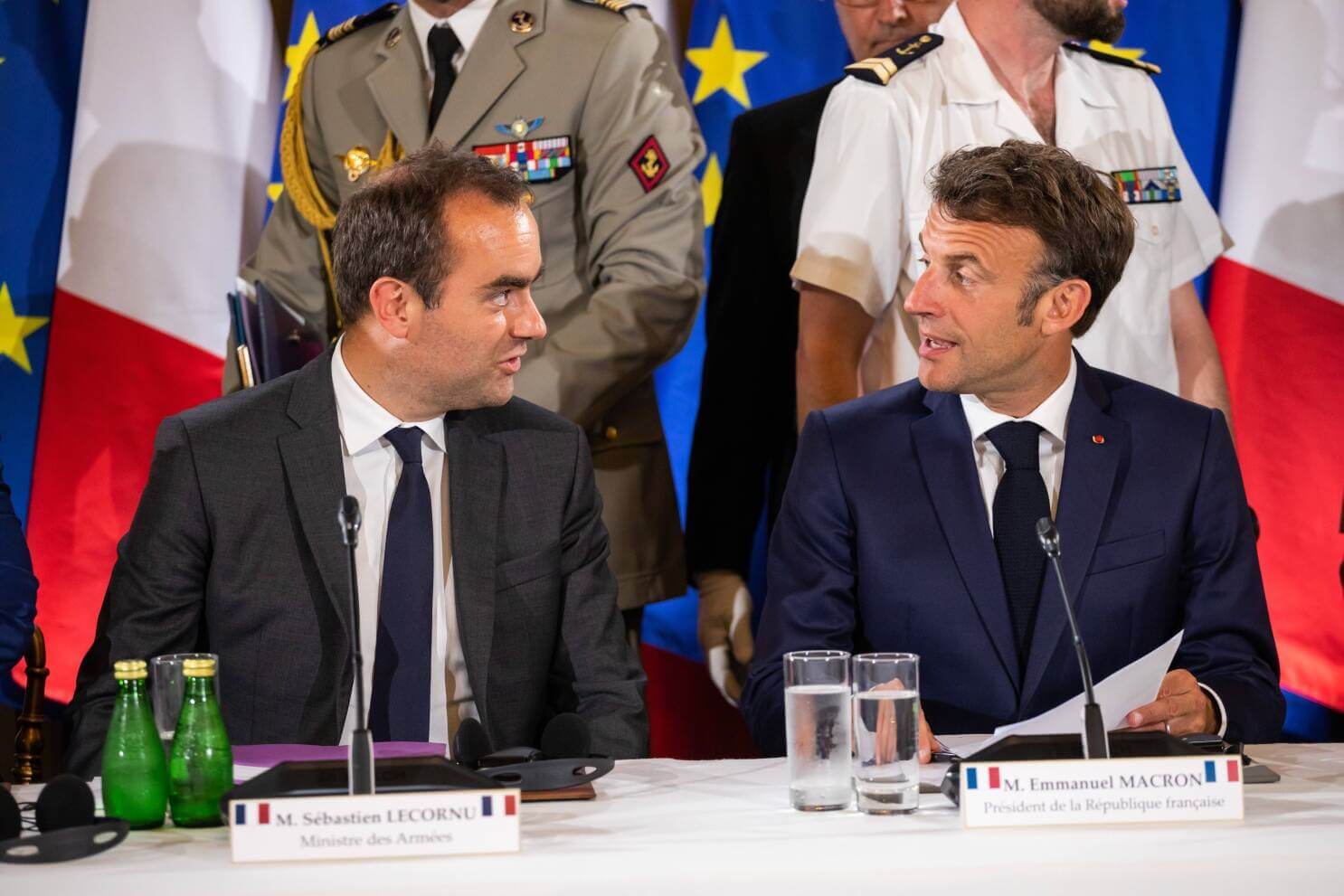 وزير الجيوش ورئيسا شركتين دفاعيتين حاضرون رفقة ماكرون.. فرنسا تبحث عن صفقات عسكرية مع المغرب