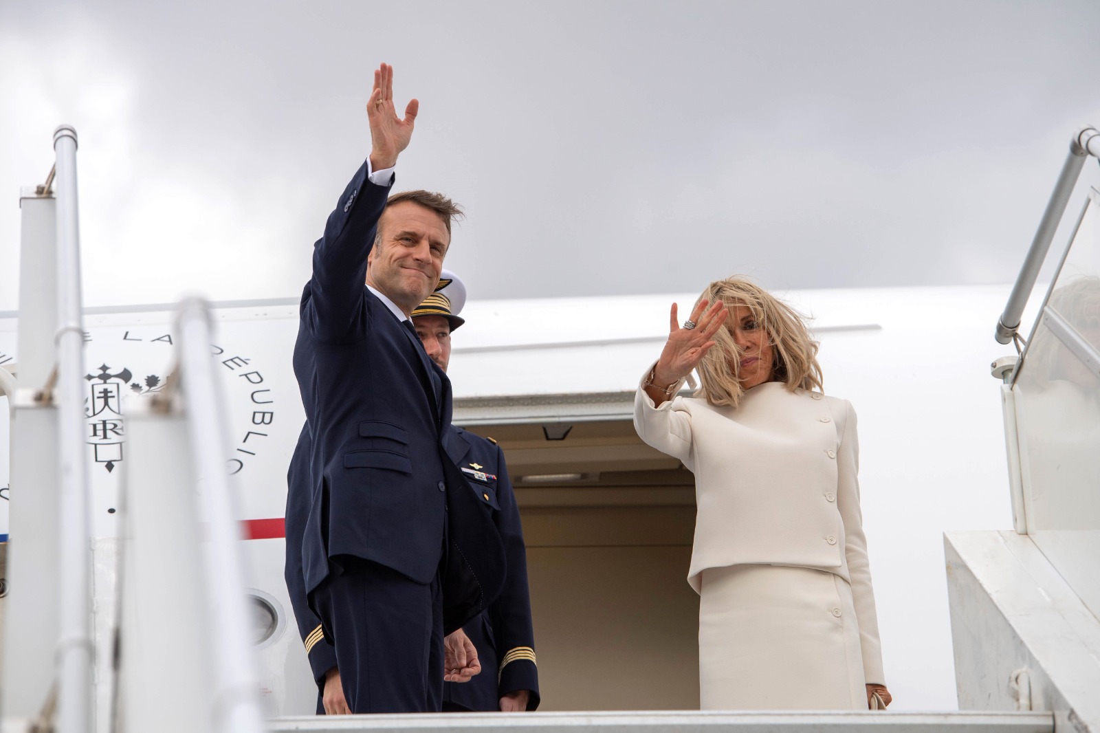 إيمانويل ماكرون يغادر المغرب بعد زيارة دولة دامت 3 أيام