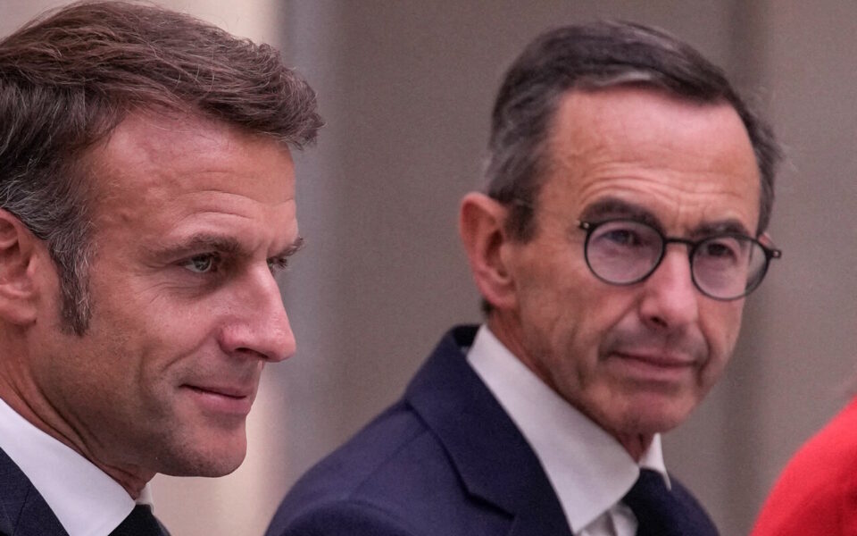  مع اقتراب زيارته إلى الرباط.. ماكرون يُخفّف من لهجة وزير الداخلية المتشددة بشأن الهجرة مع المغرب والجزائر 