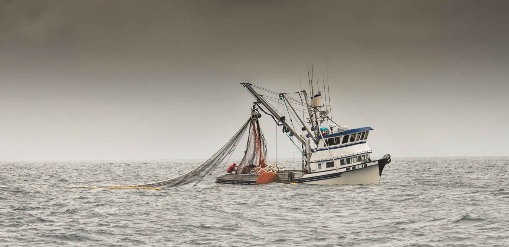  تقرير إسباني يُبرز التداعيات السلبية لقرار المحكمة الأوروبية على مهنيي الصيد البحري في منطقة الأندلس 