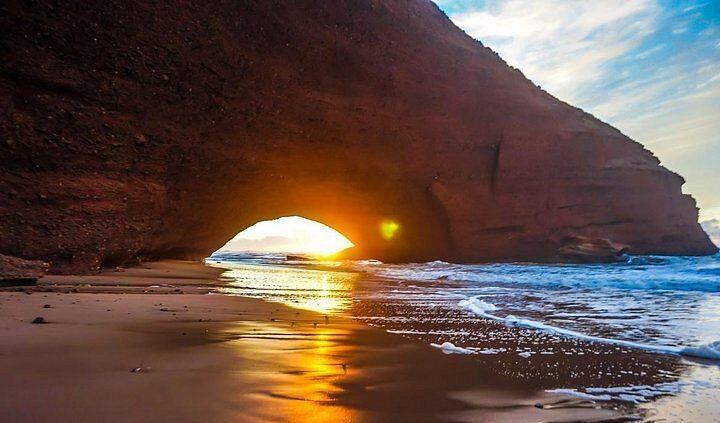 شاطئ "لكزيرة" بمير اللفت.. هبة الله واللوحة الطبيعية التي نحتتها مياه الأطلسي جنوب المغرب