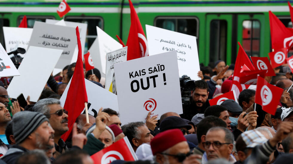 منتدى حقوقي تونسي: قرارات سعيّد المتنافية لمسار تونس الديمقراطي رفع نسق التحركات الاحتجاجية بنسبة 16 بالمائة