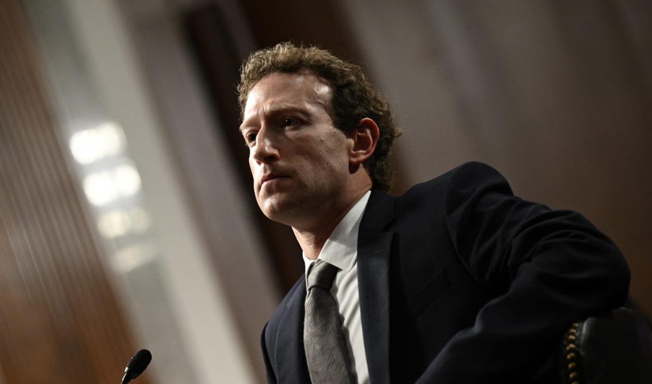 زوكربيرغ يزيح بيزوس ليصبح ثاني أغنى شخص في العالم