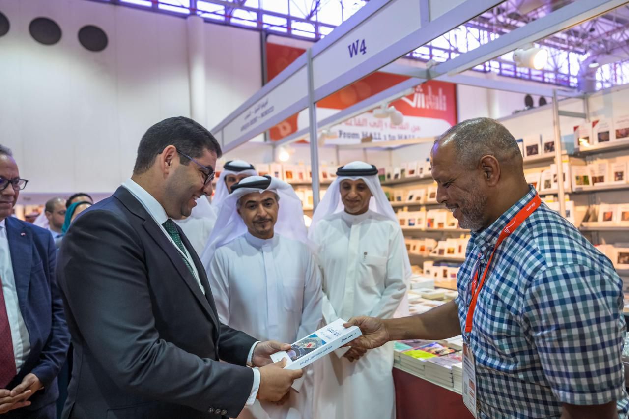 المغرب ضيف شرف الدورة.. بنسعيد يزور الجناح المغربي بمعرض الشارقة الدولي للكتاب