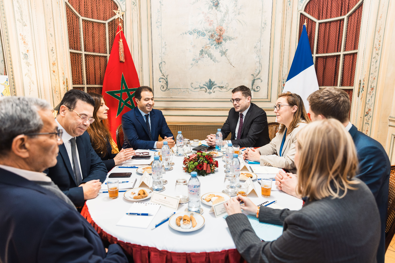 لتسهيل التراخيص القنصلية والتعاون حول الهجرة.. سفارة المملكة في باريس تحتضن اجتماعا غير مسبوق بين مسؤولين مغاربة وفرنسيين