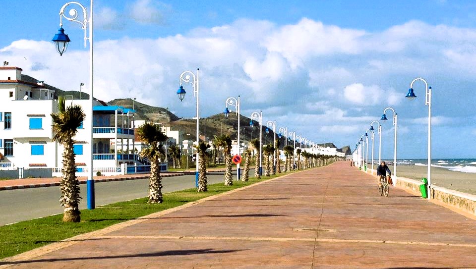 واد لاو.. وِجهة الصيف على المتوسط التي تعدُ برمال ذهبية وطبيعة عذراء