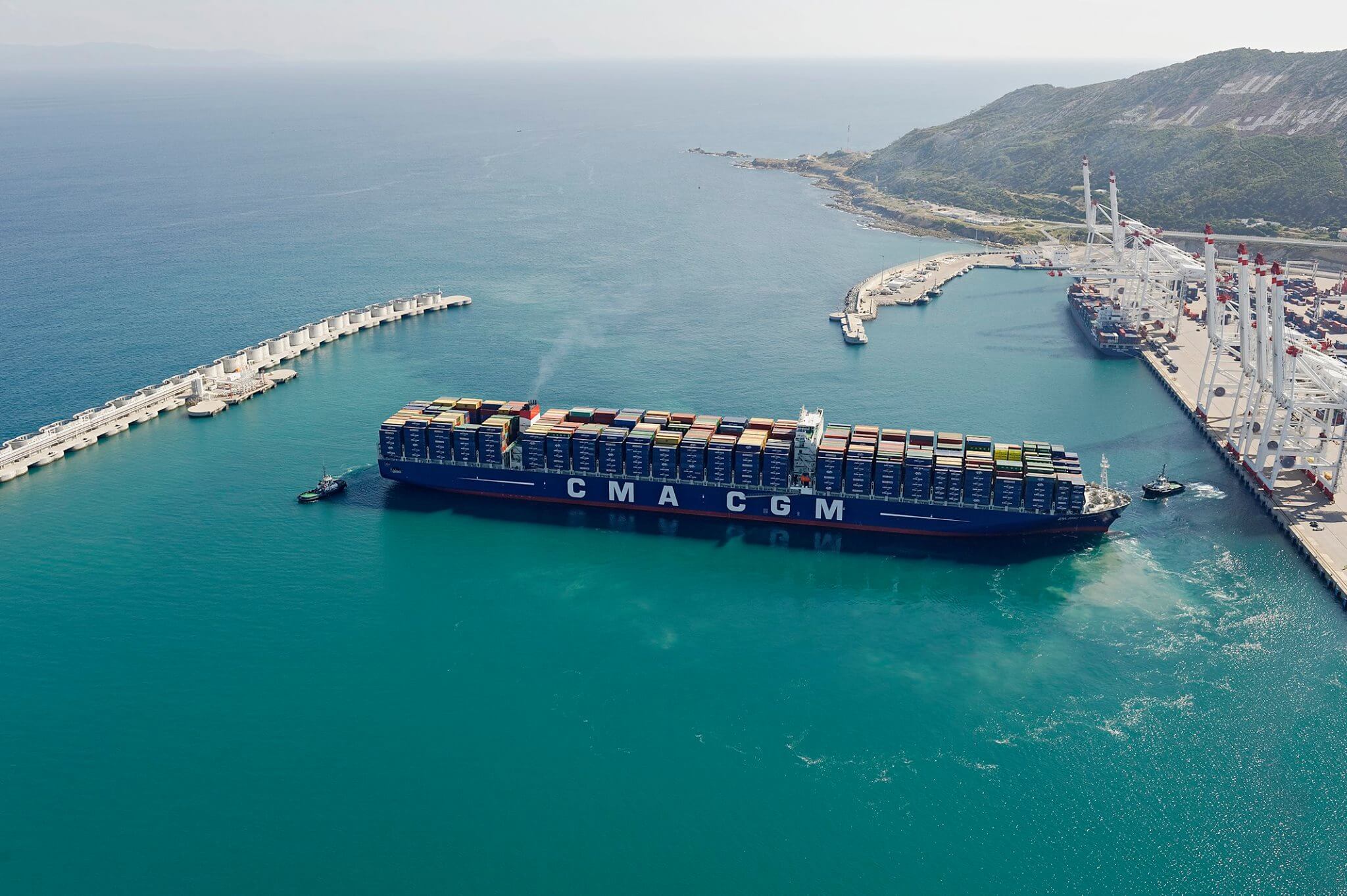خاص - شركة "CMA CGM" تستبدل ميناء الجزيرة الخضراء بـ"طنجة المتوسط" وتعزز دوره كمركز رئيسي في شبكة التجارة العالمية