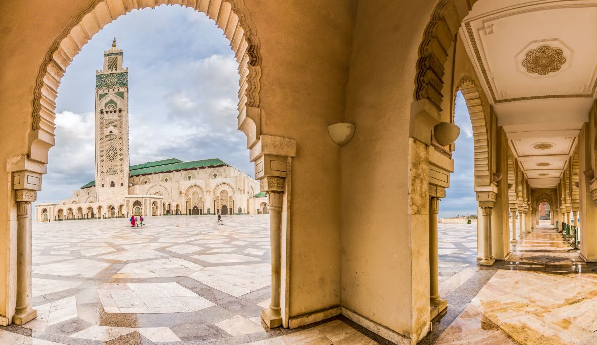 الدار البيضاء.. حكاية مدينة تمزج بين العراقة والحداثة وبتحفة مِعمارية لأحد أكبر مساجد العالم