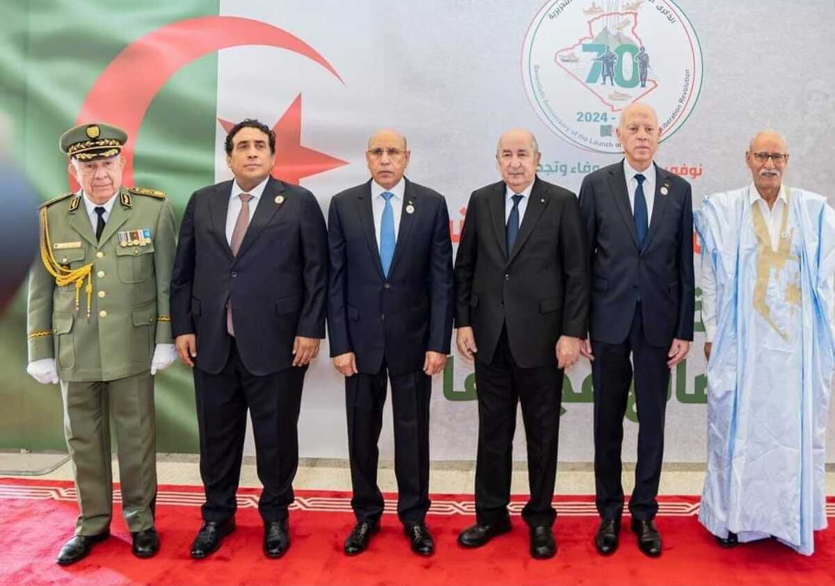 تبون يجرّ المَنفي إلى "مأزق دبلوماسي" بصورة جماعية مع زعيم "البوليساريو" الانفصالية.. وزارة الخارجية الليبية ترفض التعليق وبرلماني ليبي يعتبره "غباء سياسي"