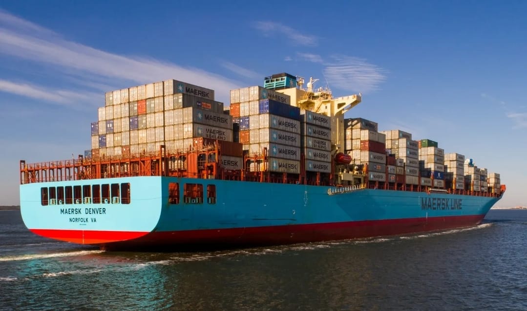 خاص - سفينة "دينفر" الأمريكية متجهة إلى ميناء "صلالة" بسلطنة عمان وليس إلى حيفا بإسرائيل.. ومصدر مينائي لـ"الصحيفة": السفينة مدنية لنقل الحاويات ويستحيل أن تحمل "مواد خطرة"