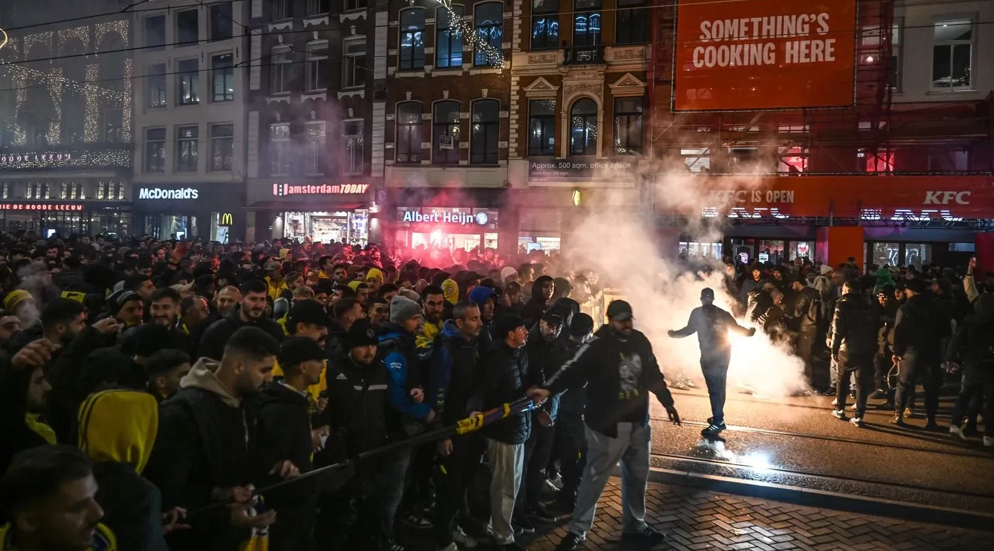  مُواجهات عنيفة بين متعاطفين مع القضية الفلسطينية وإسرائيليين في هولندا.. ونتنياهو يأمر بإرسال طائرة عسكرية لإجلاء "رعاياه" 