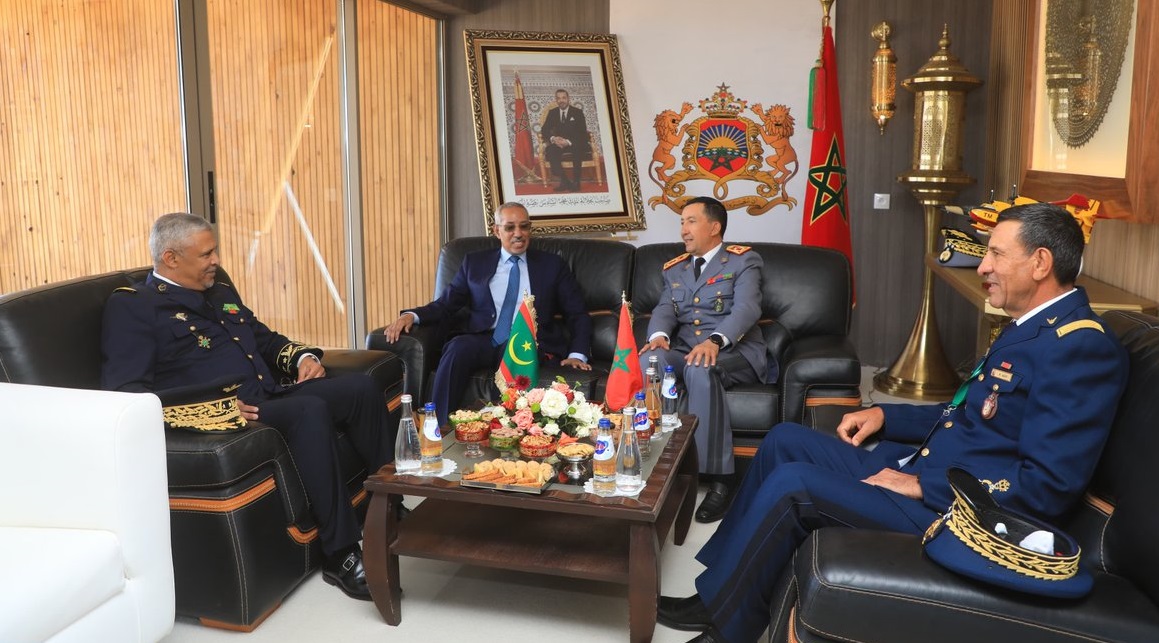 المفتش العام للقوات المسلحة الملكية يجري مباحثات مع وزير الدفاع وقائد الأركان الموريتانيين