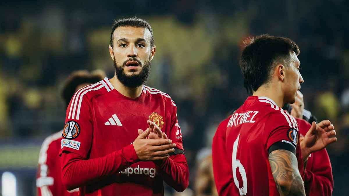 مزراوي يحول دون ارتداء لاعبي مانشستر يونايتد أقمصة داعمة للمثليين.. وإدارة النادي: من حق اللاعبين التعبير عن آرائهم الفردية