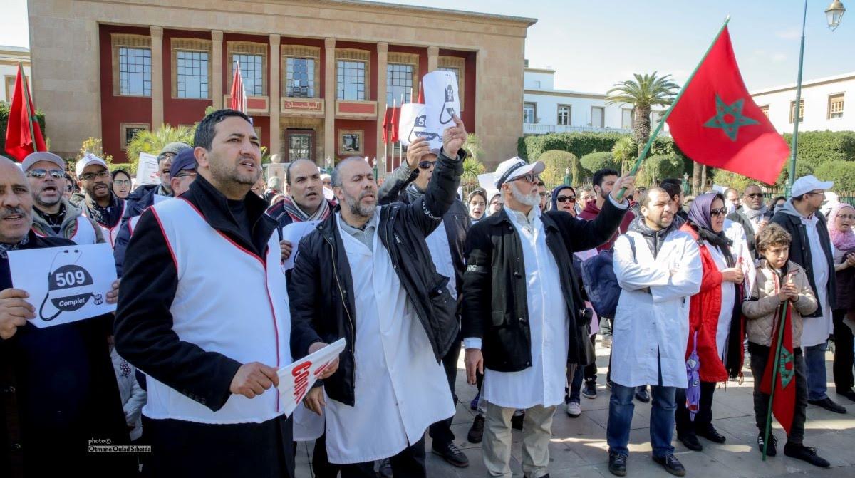 رغم التعديل الوزاري.. حكومة أخنوش تواجه إضرابات جديدة للأطباء بسبب "تجاهل" وزارتي الصحة والتعليم