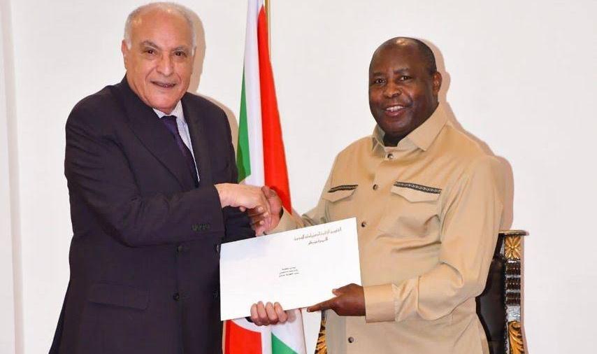  لمجابهة نفوذ المغرب وخسائرها في قضية الصحراء.. الجزائر تبعث وزير الخارجية أحمد عطاف إلى عدد من العواصم الإفريقية حاملا رسائل خطية 