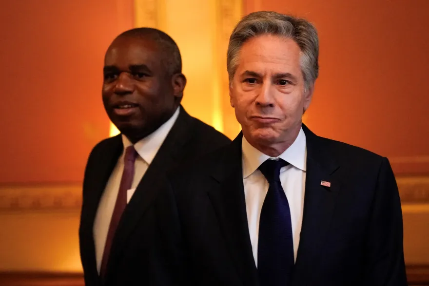 أمريكا لبريطانيا: سنؤيد حكومة سورية تخضع للمحاسبة يختارها الشعب