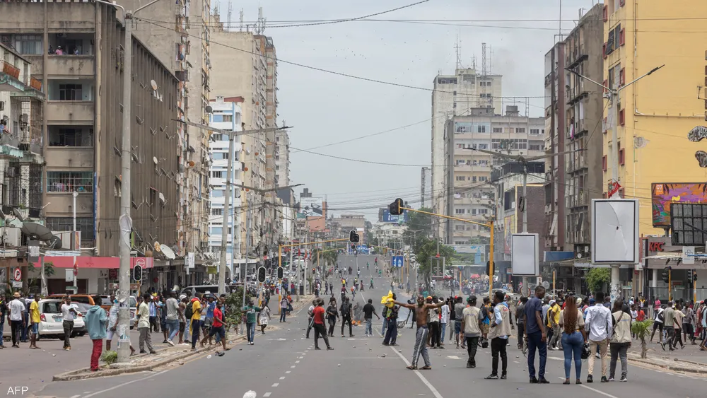 في ظل الفوضى التي تعيشها البلاد.. الجالية المغربية في موزمبيق تواجه النهب وتخريب ممتلكاتها