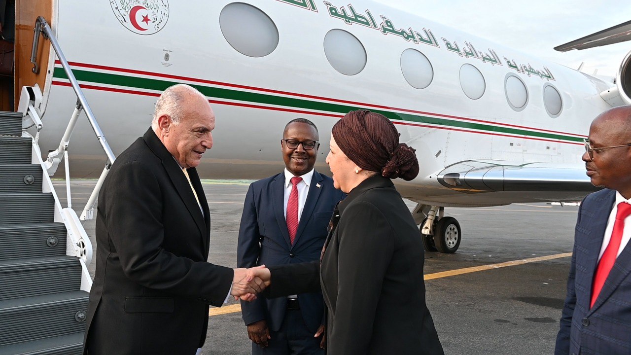 معركة "كسر" العظام بين المغرب والجزائر على منصب نائبة المفوض الإفريقي تُجبر "السبعيني" عطاف على جولة مكوكية مُحملا بوَعد المليار دولار