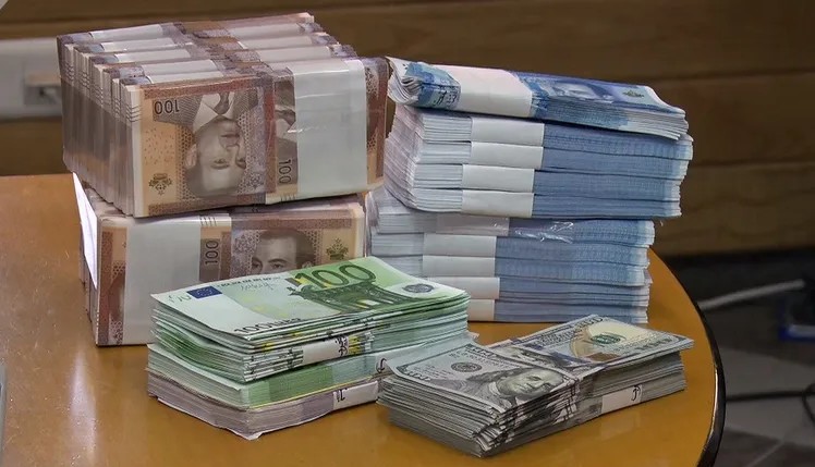 "الفرصة الأخيرة".. المئات من رجال الأعمال والمؤثرين وأصحاب المشاريع "الغامضة" يتوجهون لمديرية الضرائب لتسوية وضعيتهم قبل نهاية اليوم