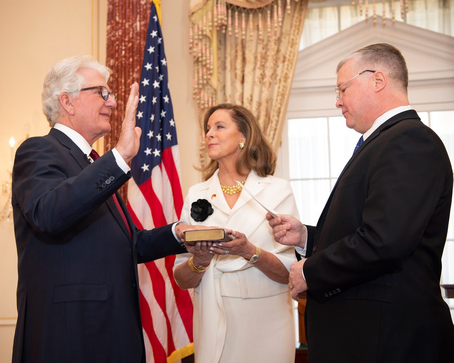  بعد عودة ترامب إلى البيت الأبيض.. السفير الأمريكي السابق ديفيد فيشر يُعرب عن أمله في العودة إلى المغرب كسفير لواشنطن مرة أخرى 