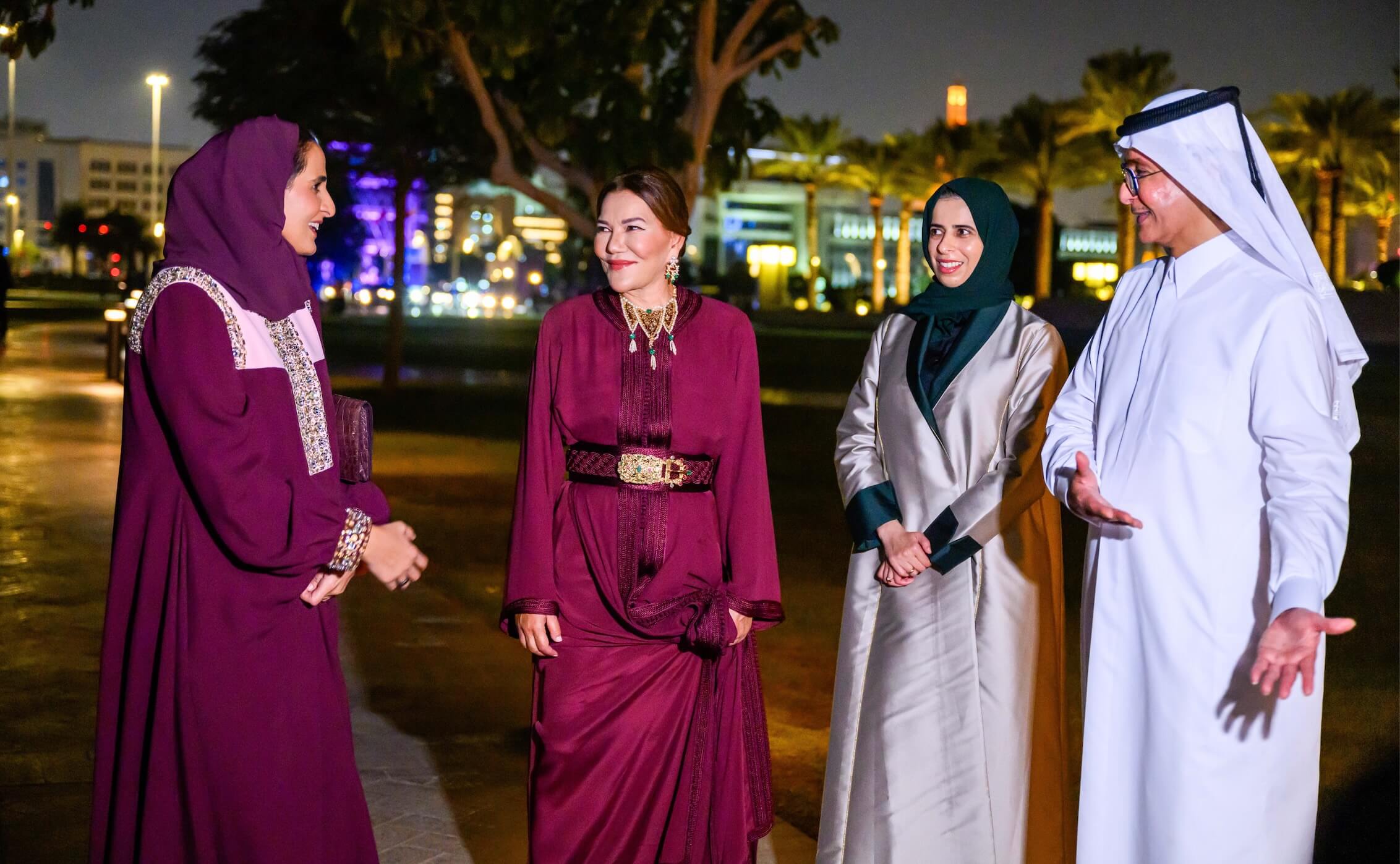 الأميرة حسناء والشيخة المياسة بنت حمد آل ثاني تترأسان بالدوحة تظاهرة “عرض أزياء القفطان”