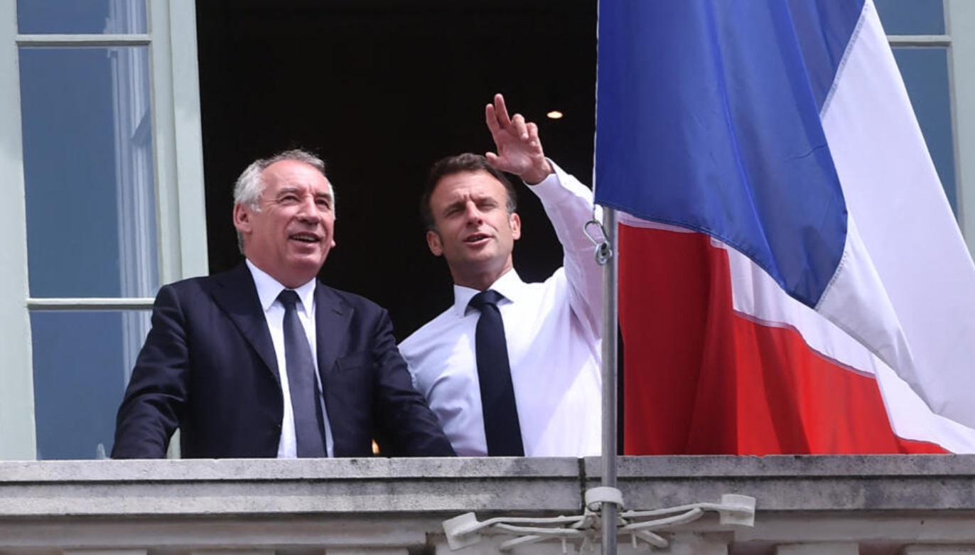  الرئيس الفرنسي إيمانويل ماكرون يعين فرانسوا بايرو رئيسا جديدا للوزراء 