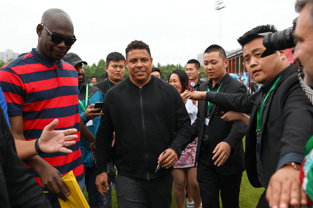  رونالدو يعلن ترشحه لرئاسة الاتحاد البرازيلي لكرة القدم 