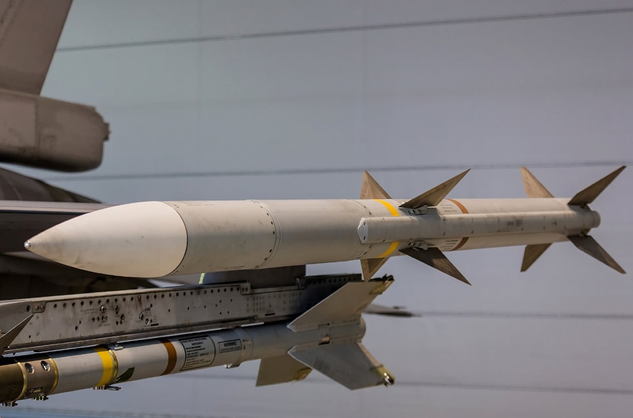 بعد صفقة القنابل القُطرية.. واشنطن توافق على صفقة تسليح المغرب بصواريخ متوسطة المدى تُستخدم مع مقاتلات F-16